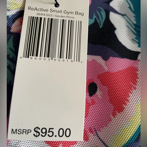 NWT Vera Bradley Small Gym Bag in Reactive in Garden Picnic - Picture 2 of 8